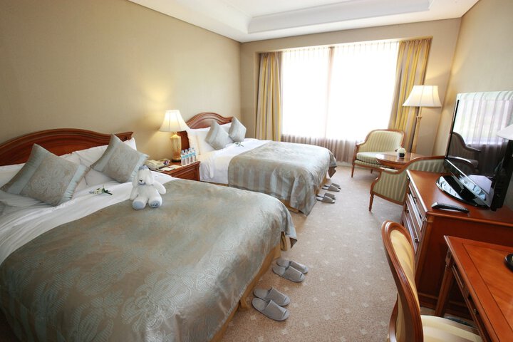 Room 8 of 38