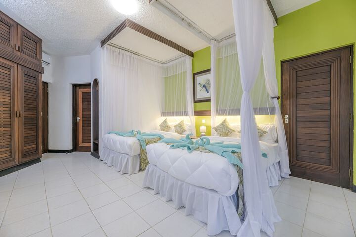 Room 6 of 20