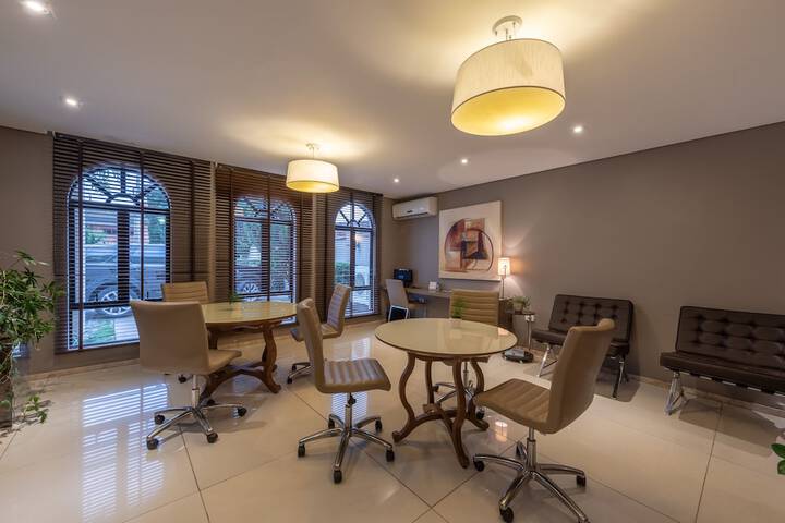 Lobby lounge