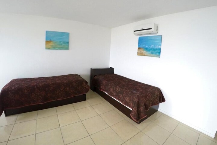 Room 8 of 74