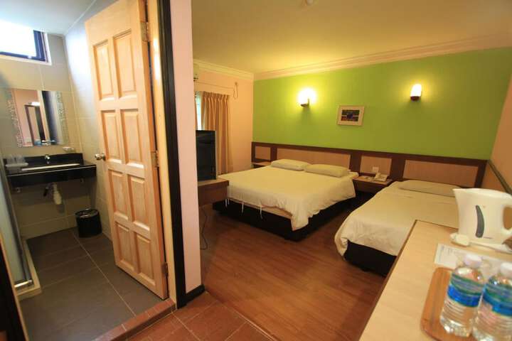 Room 10 of 26