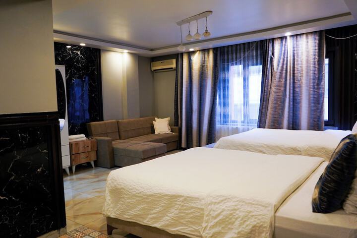 Room 8 of 33