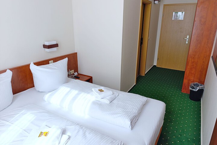 Room 12 of 36