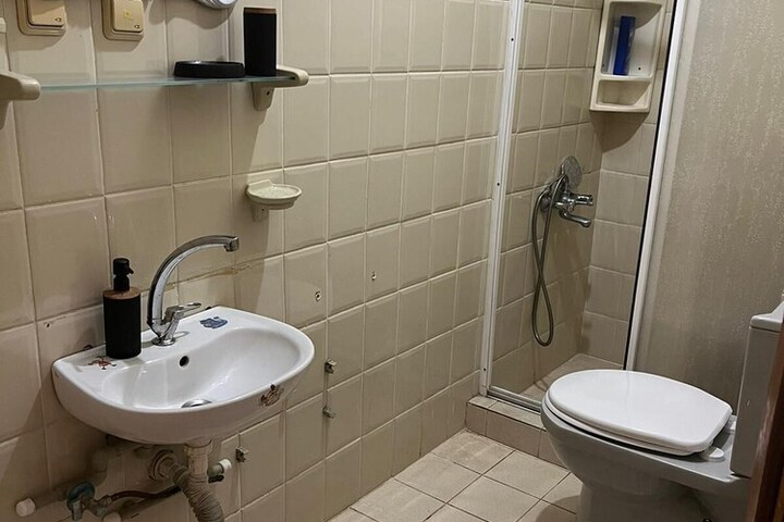 Room 14 of 24
