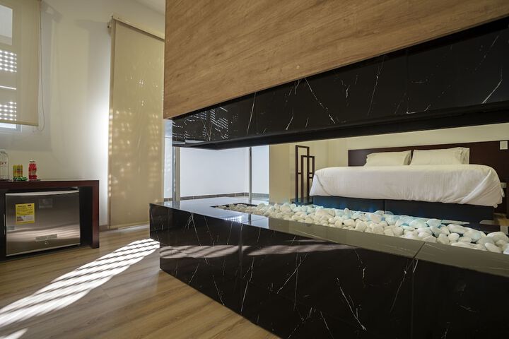 Room 10 of 28