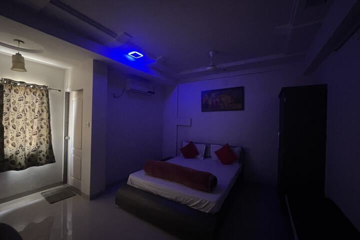 Room 4 of 24