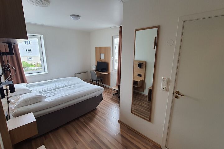 Room 2 of 18