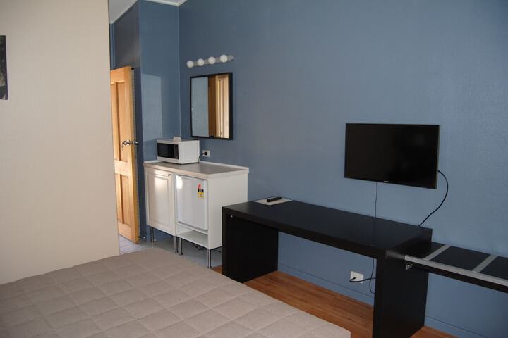 Room 6 of 40