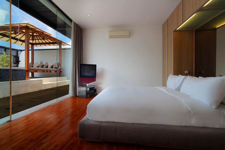 Room 5 of 90