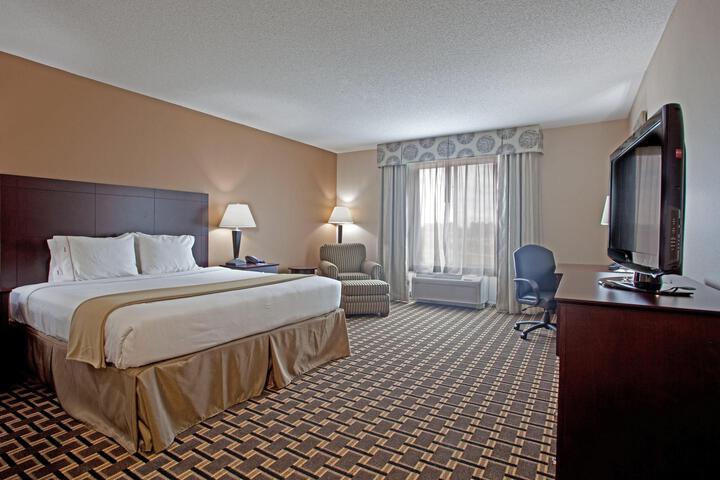 Standard Room, King or Two Doubles (1 of 3)