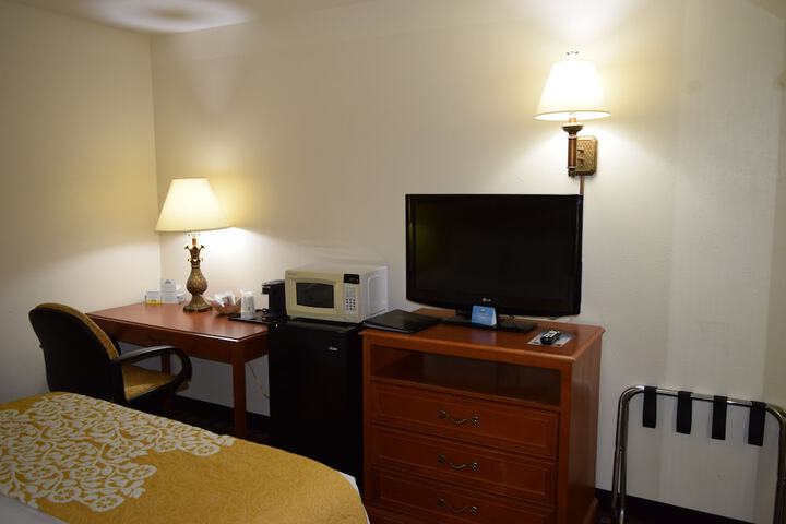 1 Queen Bed No Elevator (4 of 33)