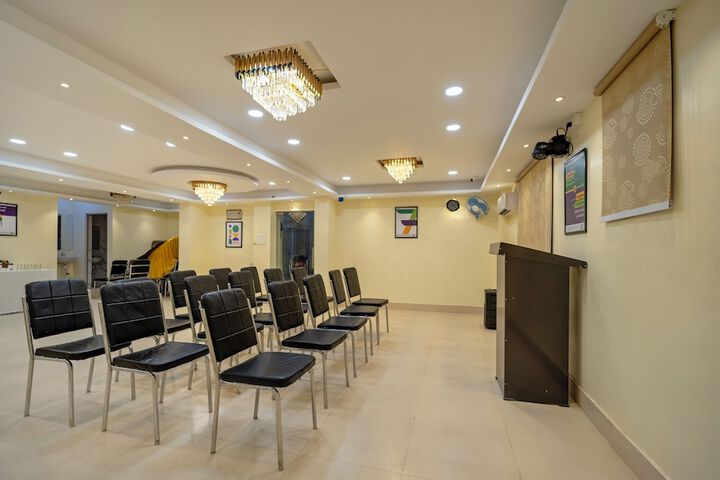 Ballroom/Hall 28 of 34