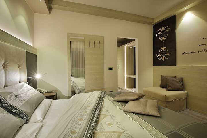 Room 11 of 51