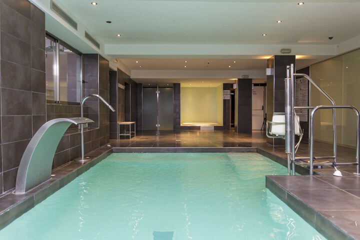 Pool Hotel