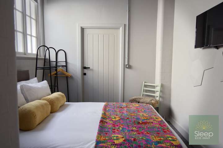 Room 7 of 32