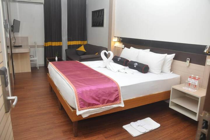 Room 8 of 17