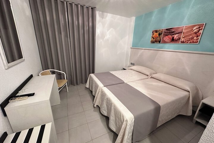 Room 13 of 23