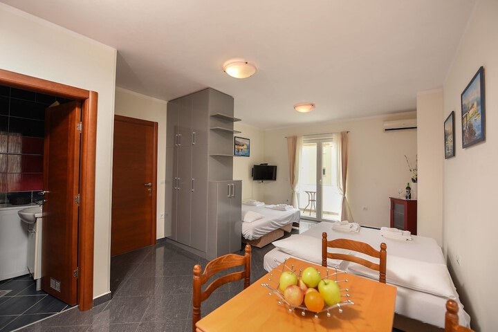 Room 33 of 67