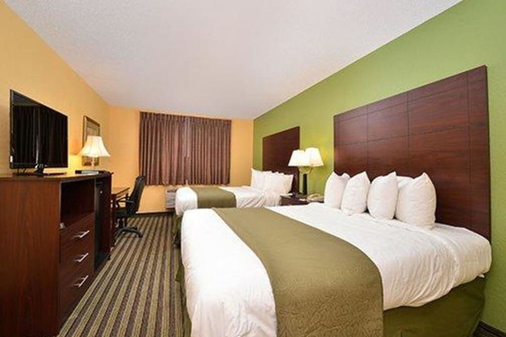 2 Queen Beds (5 of 5)