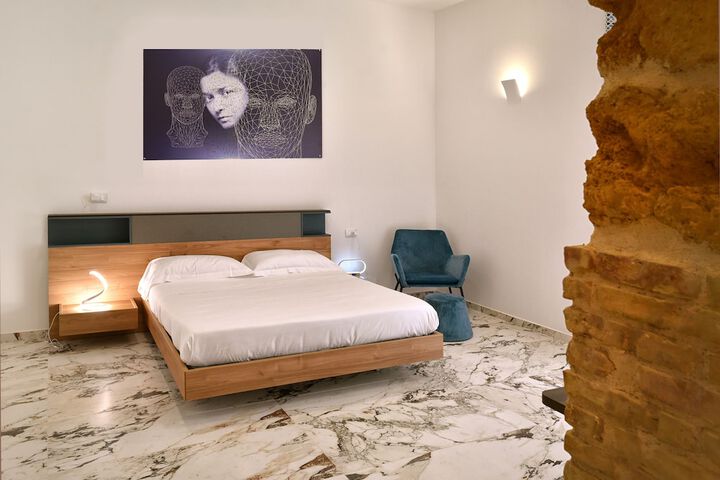 Room 44 of 212