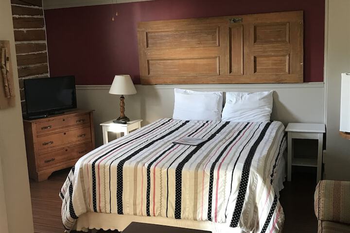 Room 13 of 102