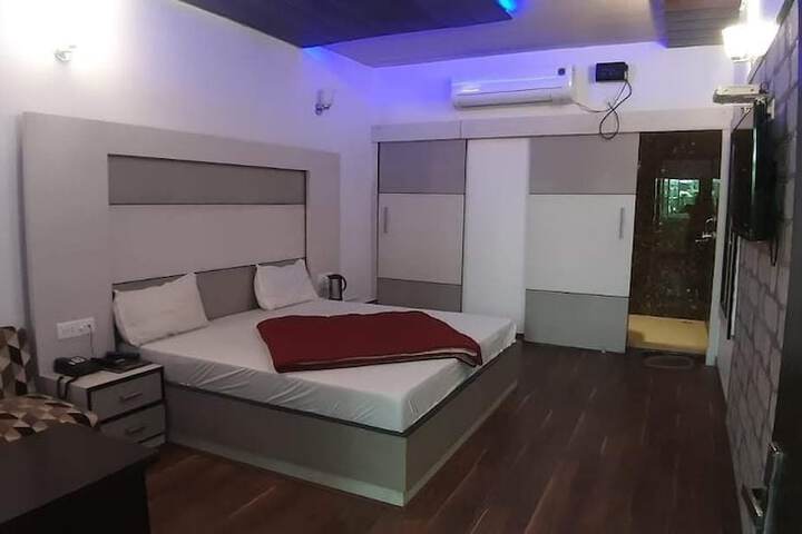 Room 2 of 27