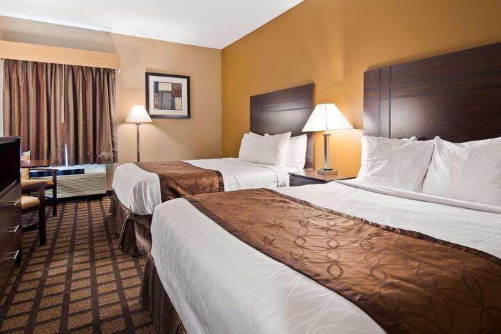 2 Queen Beds Refrigerator WiFi Continental Breakfast (5 of 11)