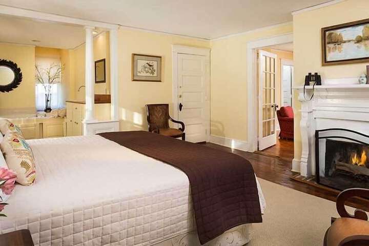 Room 5 of 103