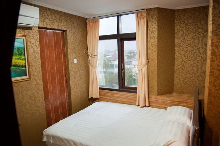 Room 7 of 63