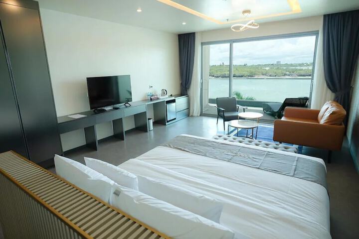Room 6 of 88