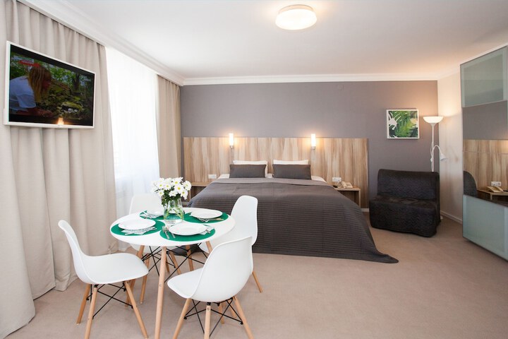 Room 9 of 44
