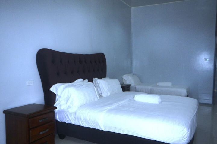 Room 14 of 80
