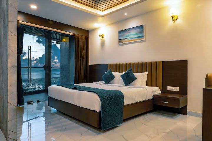 Room 4 of 33