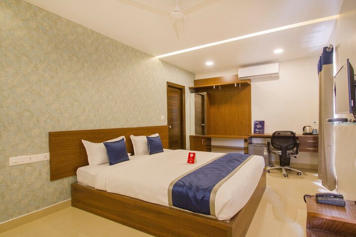 Room 10 of 16