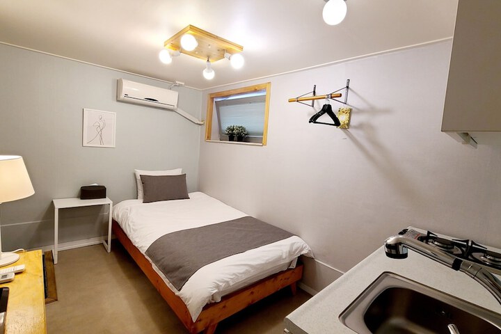 Room 34 of 84