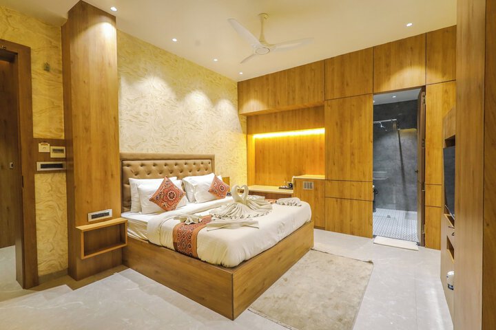 Room 13 of 40