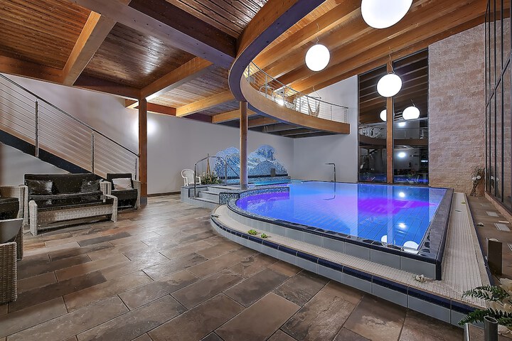 Pool 19 of 33