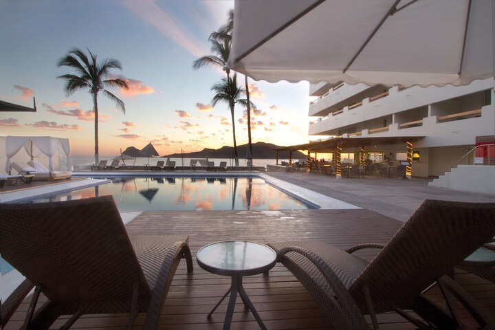 Pool Hotel
