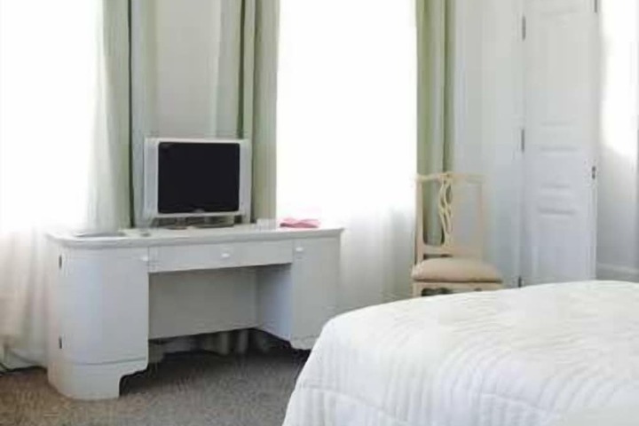 Room 4 of 63