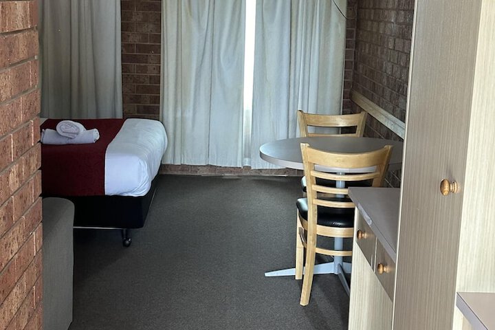 Room 17 of 34