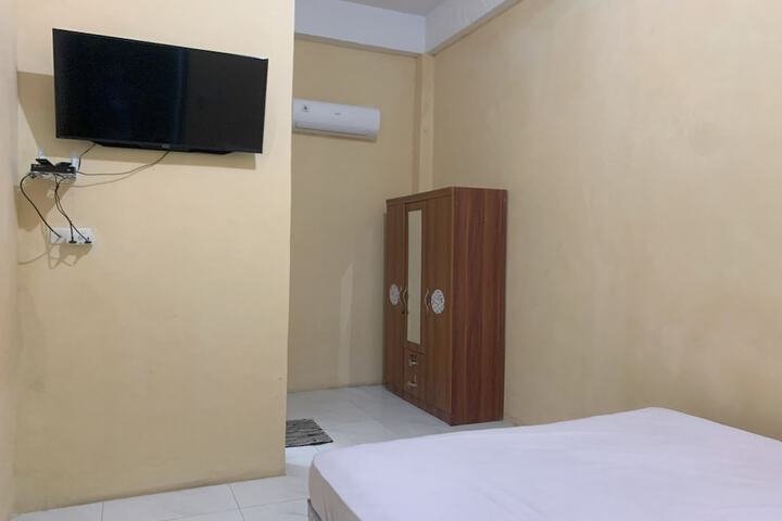 Room 13 of 23