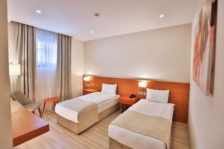 Room 6 of 29