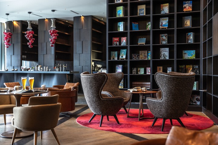 Lounge 108 of 146