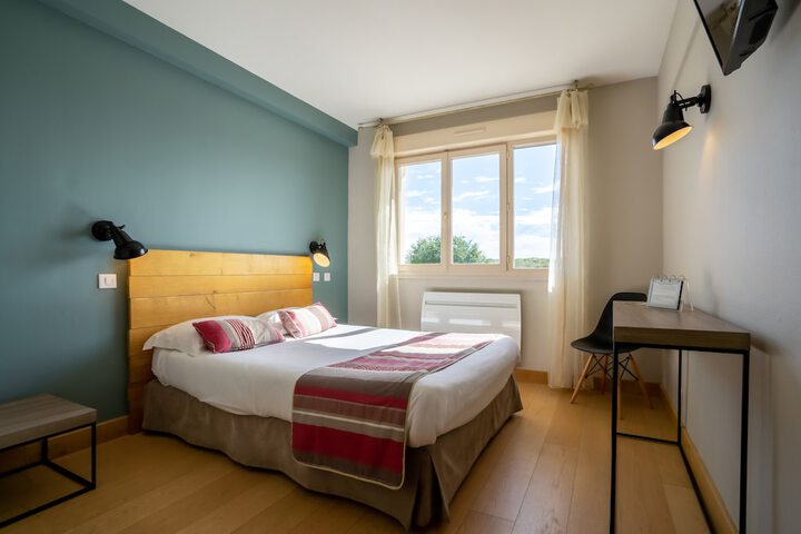 Room 10 of 34