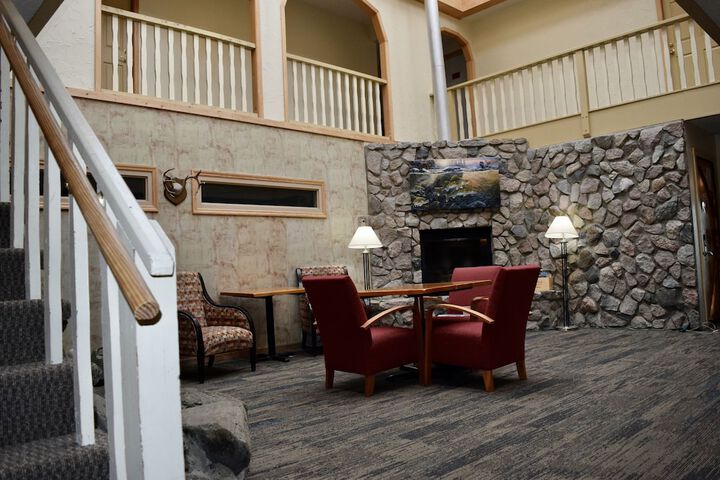 Lobby lounge