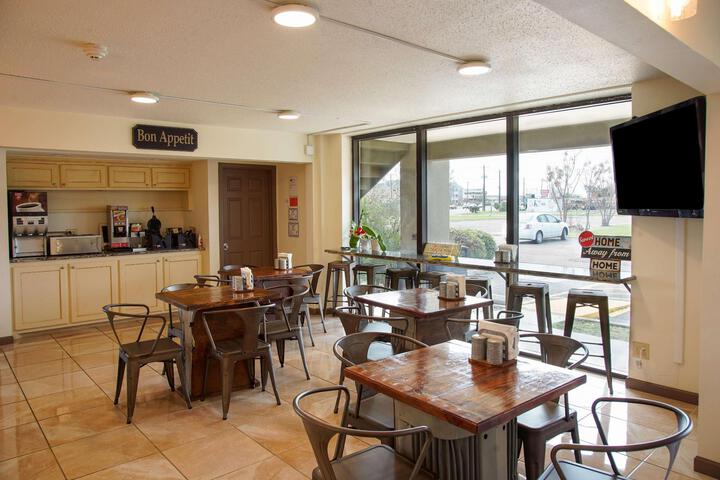 Knights Inn Victoria