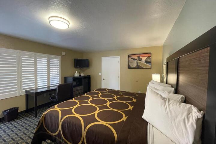 Double Deluxe Queen Bed (1 of 2)