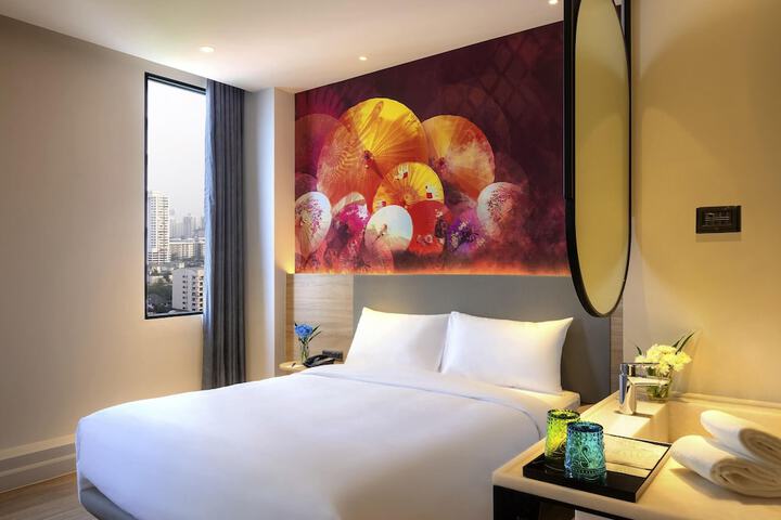 Room 10 of 93