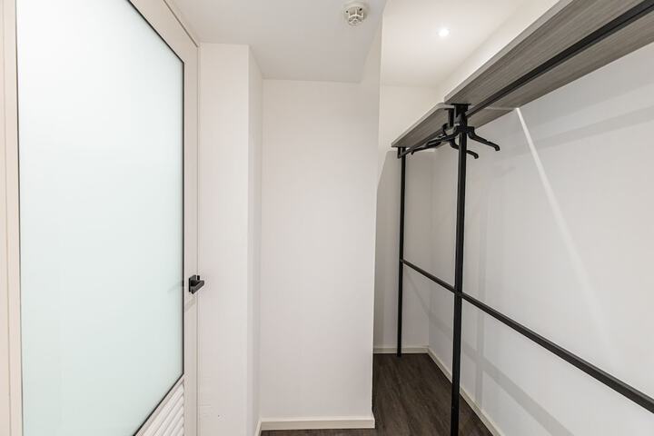 Room 9 of 32