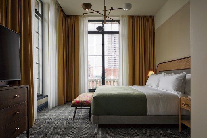 Room 35 of 190